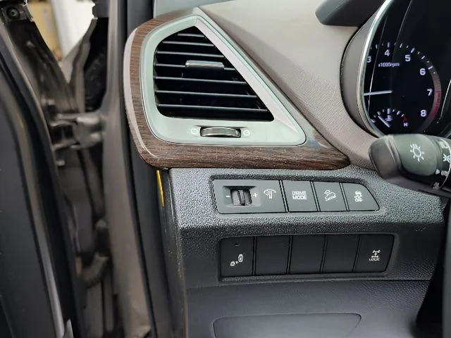 Used 2017 Gray Hyundai 2.4 Base image 16