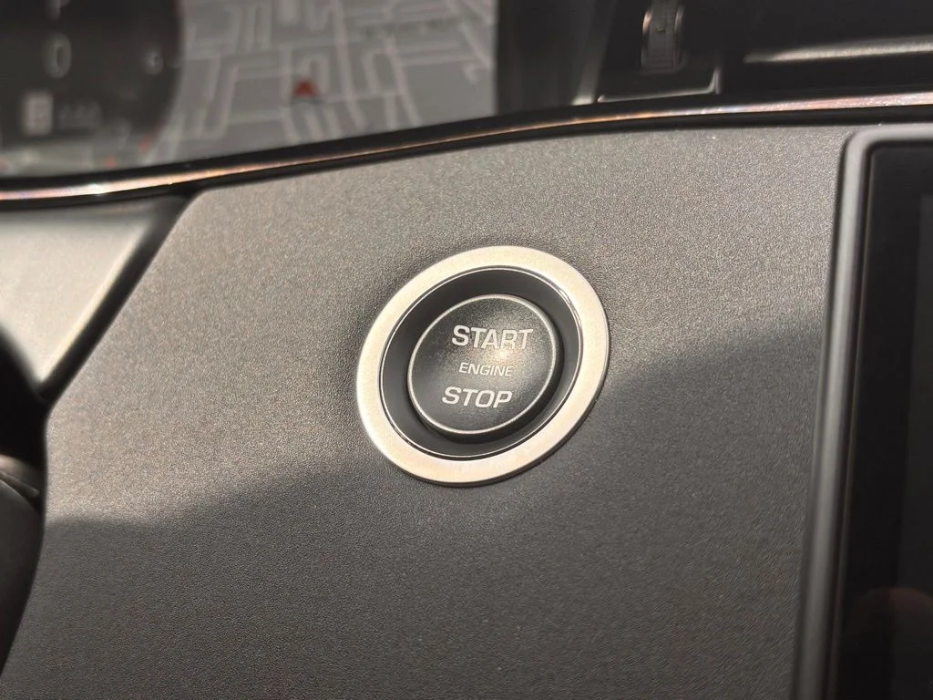 Certified Used 2024  Land Rover Dynamic image 15