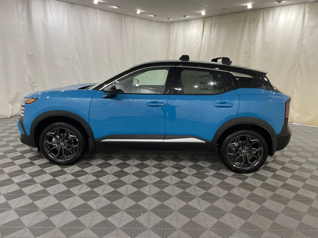 New 2026 Arctic Ice Blue Metallic / Super Black Two-tone Nissan SR image 9