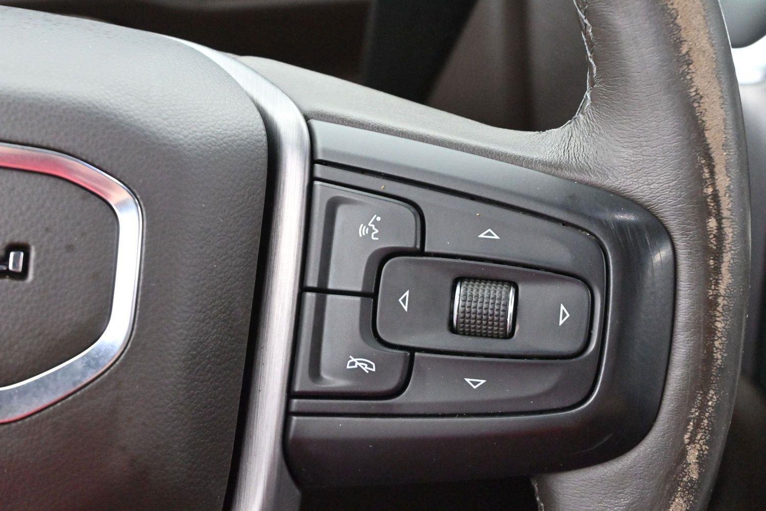 Used 2022 White Frost Tricoat GMC Denali image 27