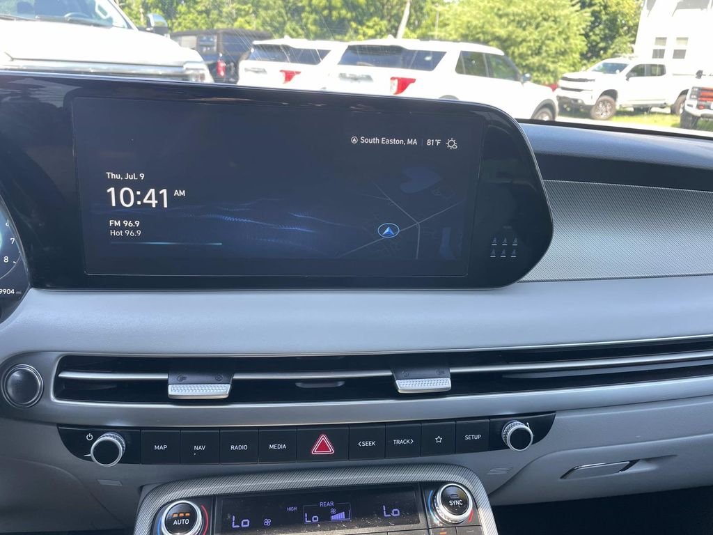 Used 2025 White Hyundai SEL Premium image 22