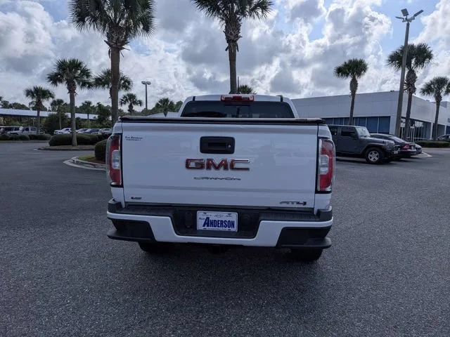 Used 2022 SUMMIT WHITE GMC 4WD AT4 w/Cloth image 4