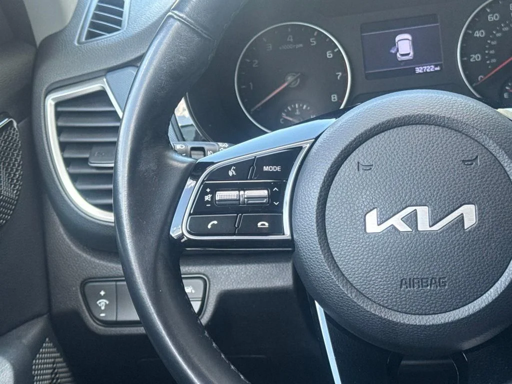 Used 2023 White Kia S image 15