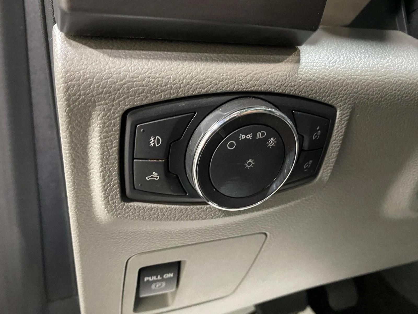 Used 2019 Oxford White Ford XLT image 18