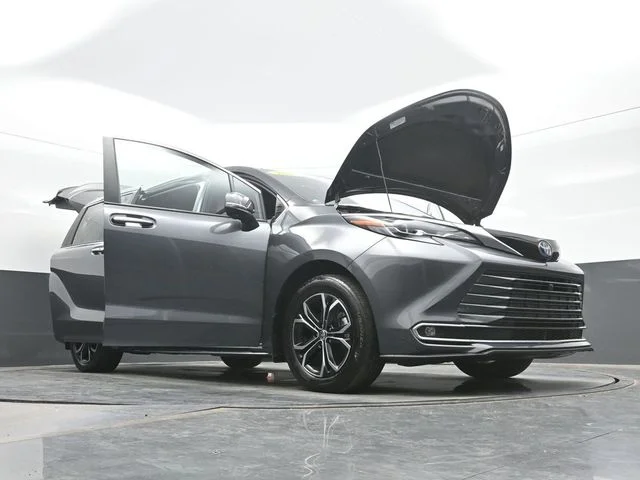 2025 Toyota Sienna Platinum - Photo 32