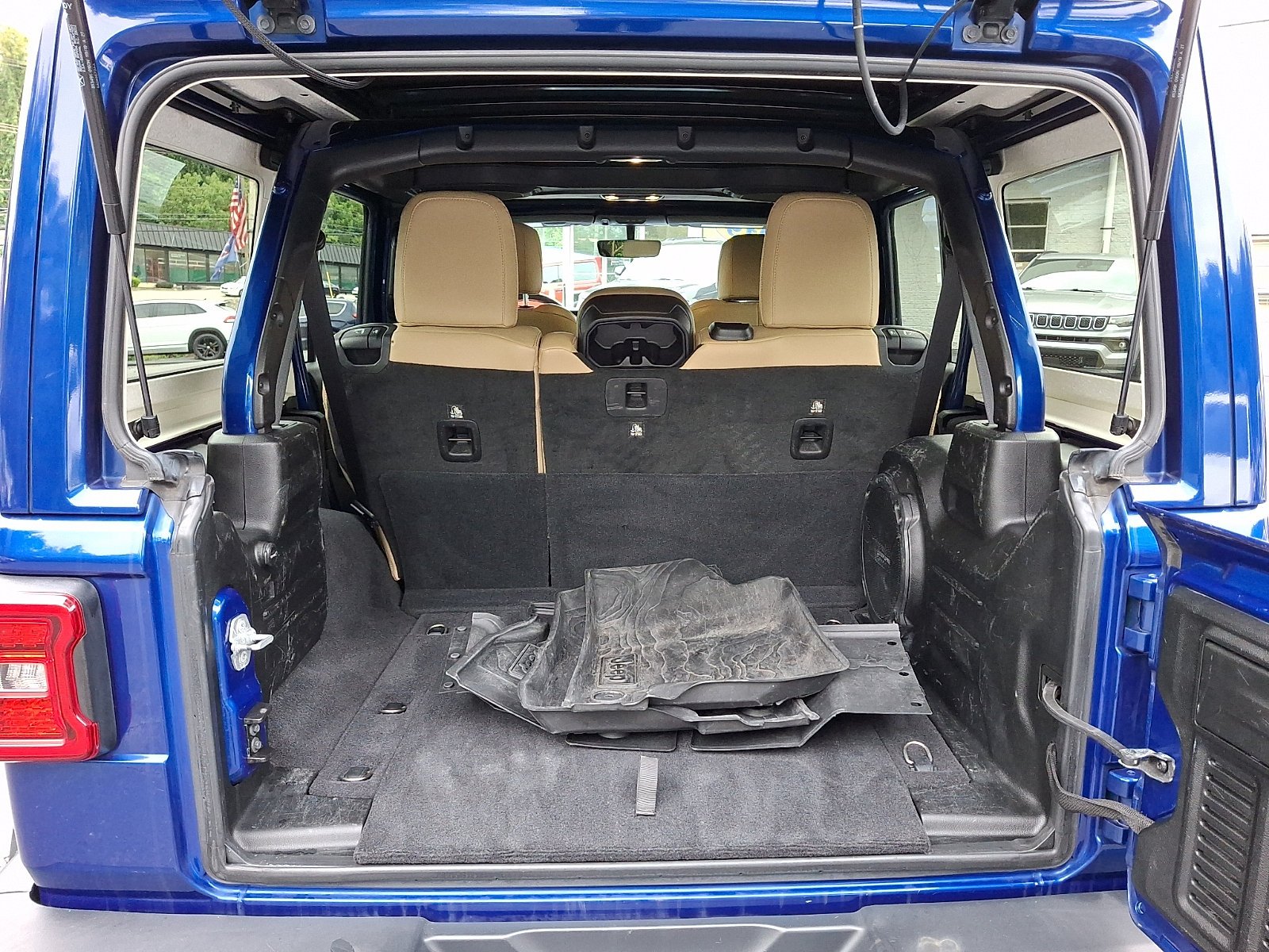 Certified Used 2019 Ocean Blue Metallic Clearcoat Jeep Sahara image 29
