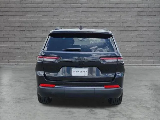 New 2026 Diamond Black Crystal Pearl-Coat Exterior Paint Jeep Limited image 4