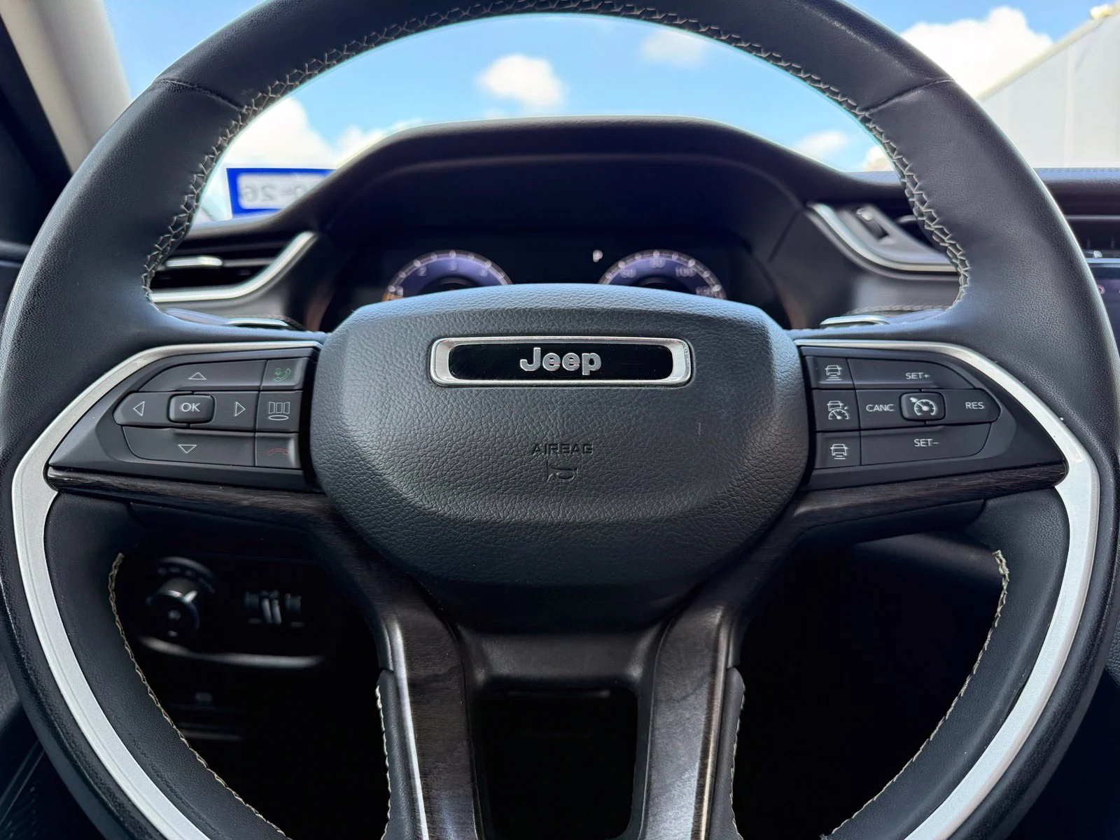 Used 2023 Black Jeep Limited image 9