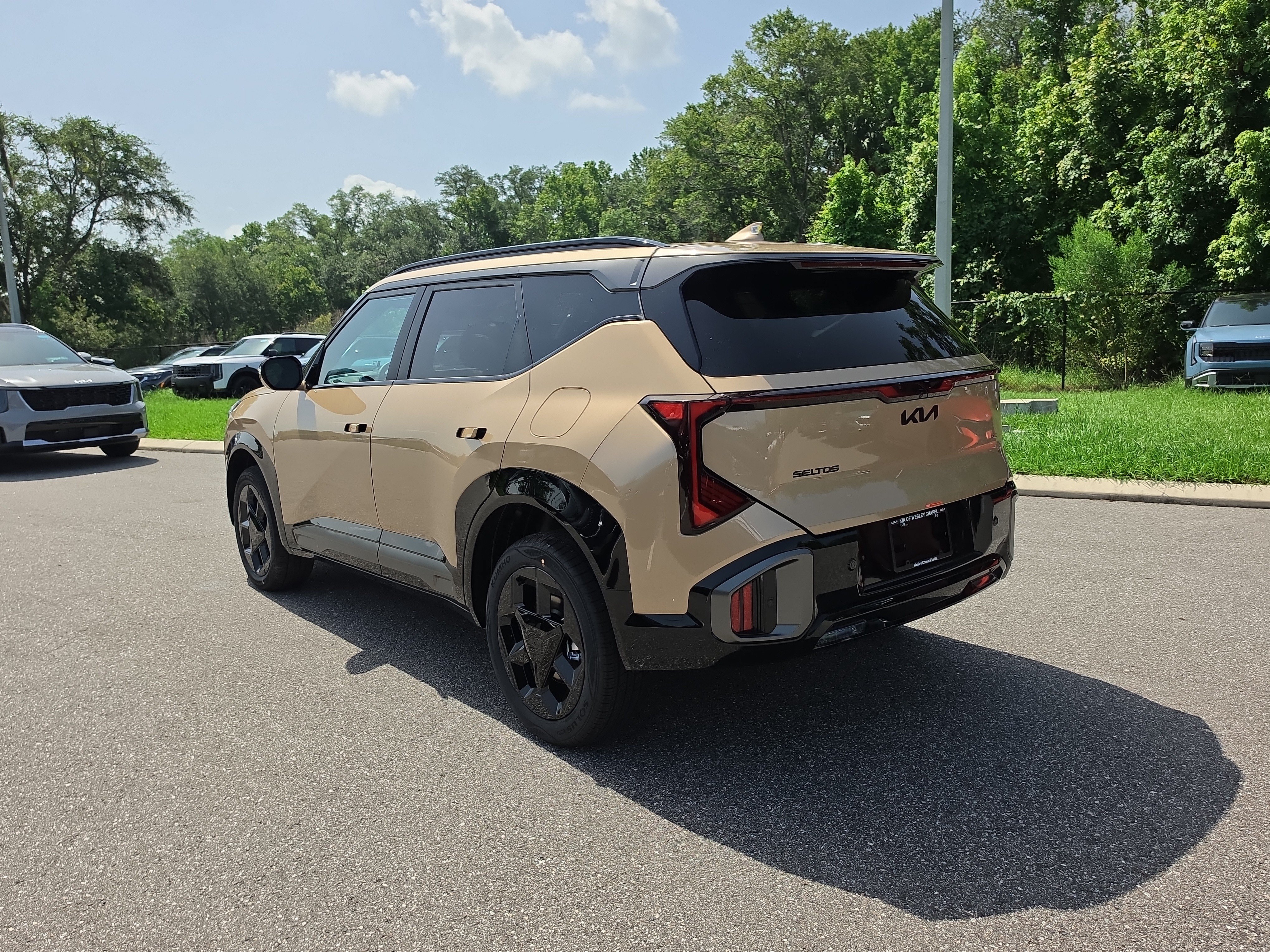 New 2027 Terrain Brown Kia X-Line S image 6