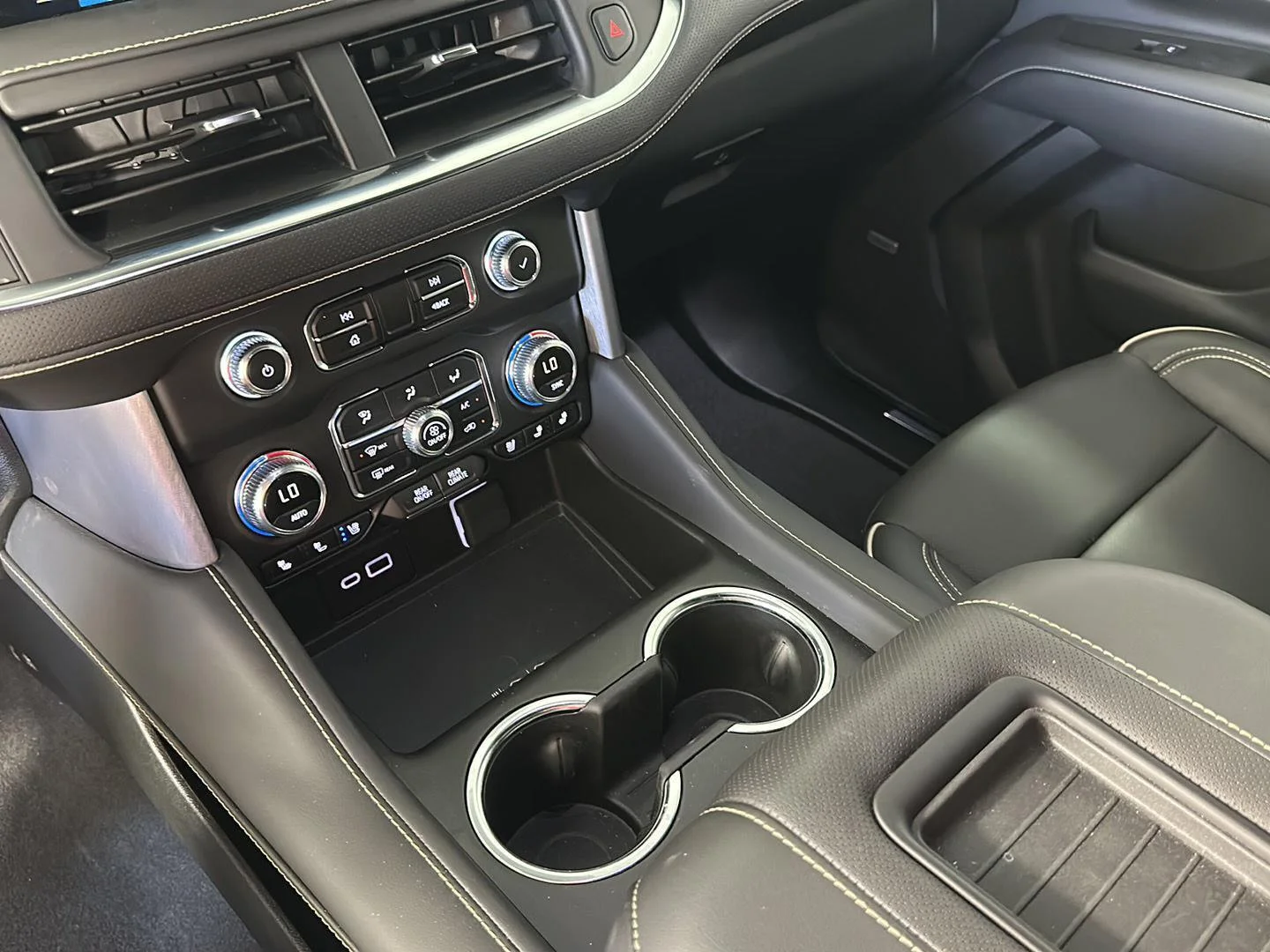 Used 2024 Sterling Metallic GMC SLT image 21