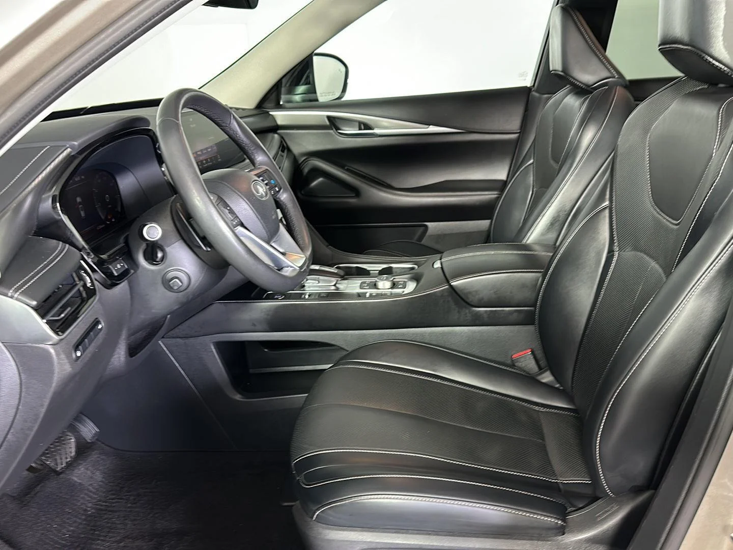 Used 2023 Warm Titanium INFINITI LUXE image 10