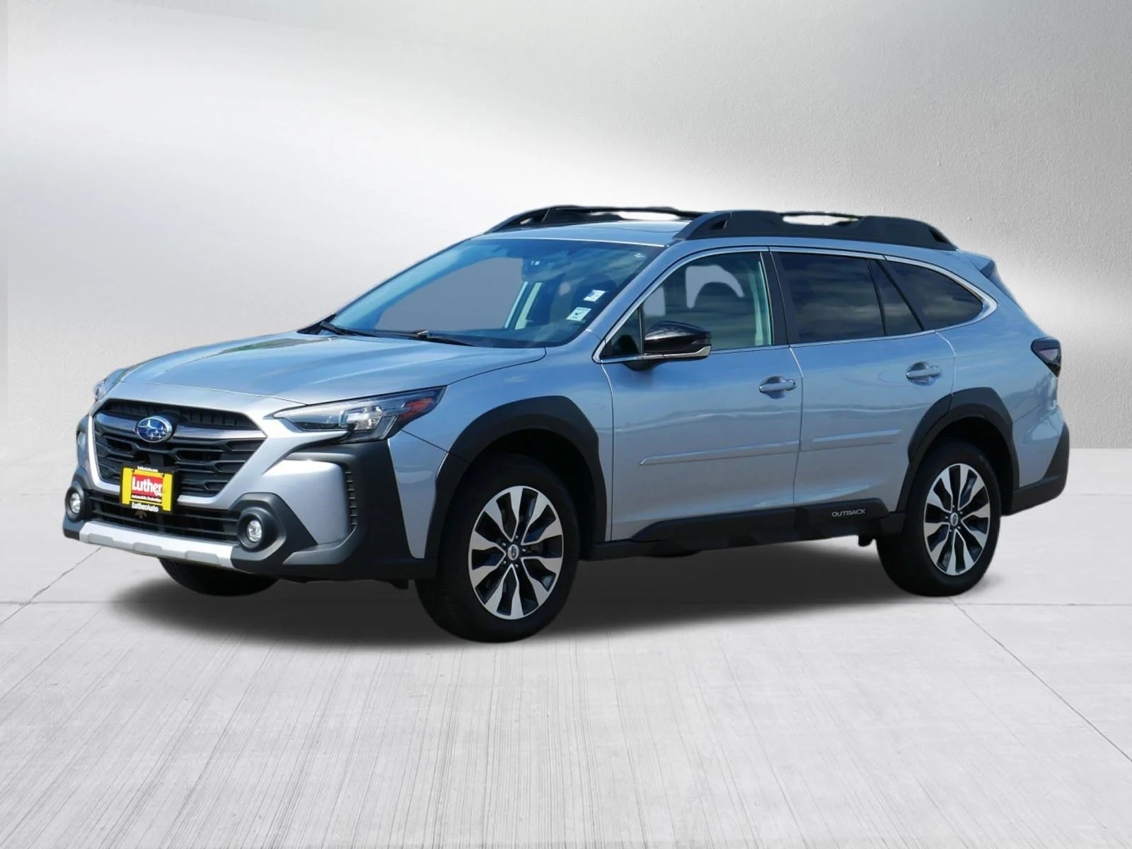 Used 2024 Ice Silver Metallic Subaru Limited image 3