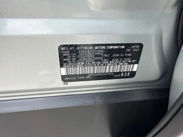 Used 2023 White Mitsubishi SE image 36