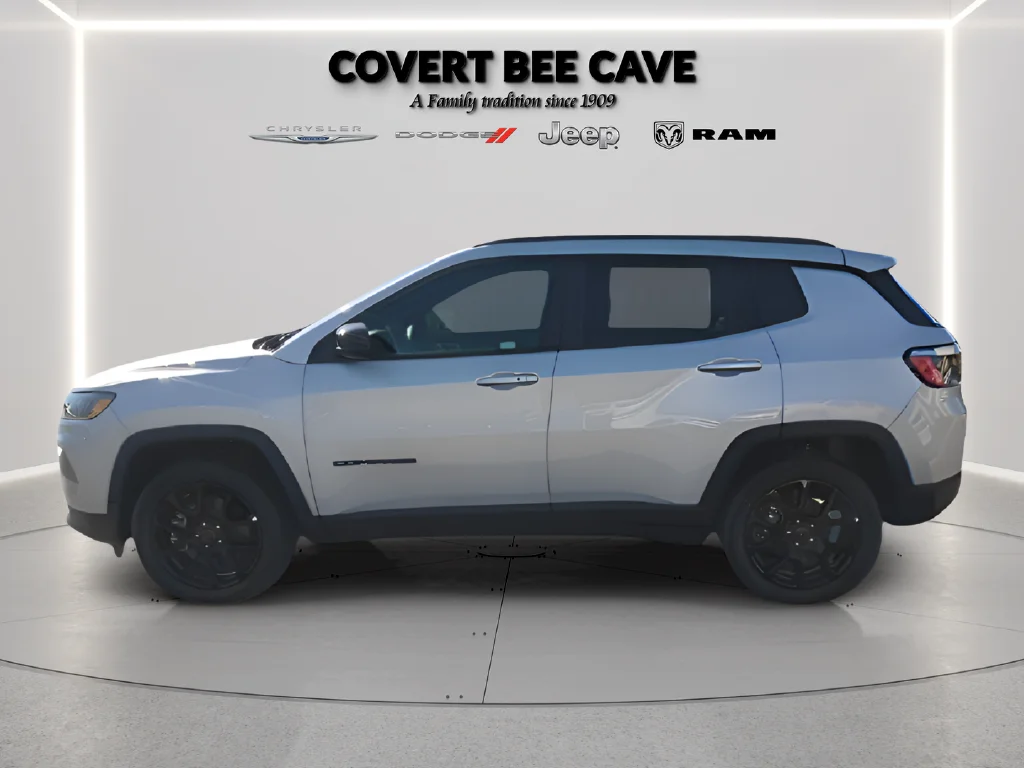 New 2026 Silver Zynith Metallic Clearcoat Jeep Latitude image 9