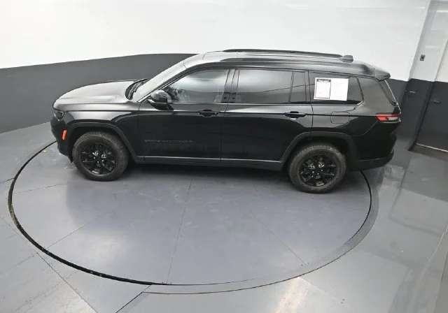 Used 2024 Black Jeep Altitude X image 14