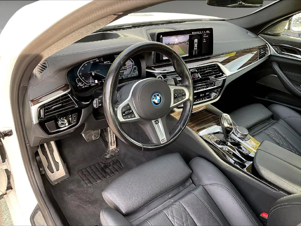 Used 2023 White BMW 530e iPerformance image 8