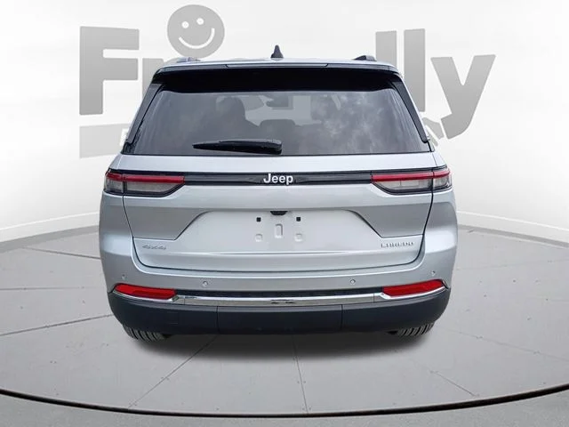 New 2026 Silver Zynith Exterior Paint Jeep Laredo X image 6