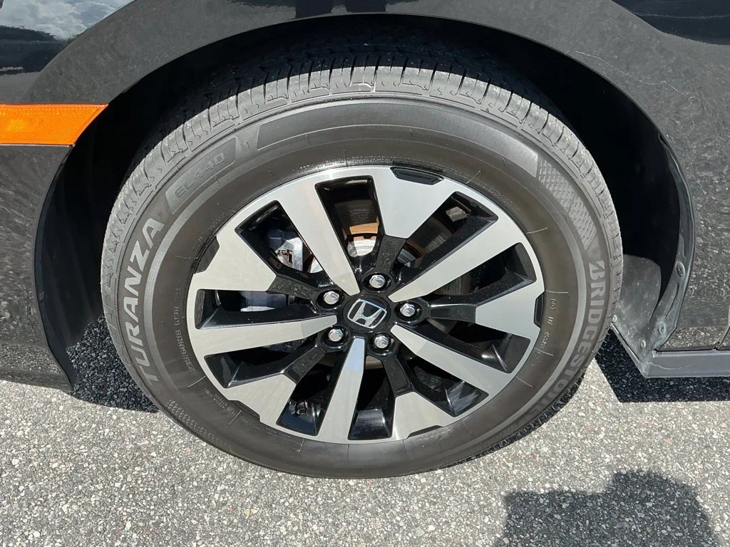 Used 2025  Honda EX-L image 30