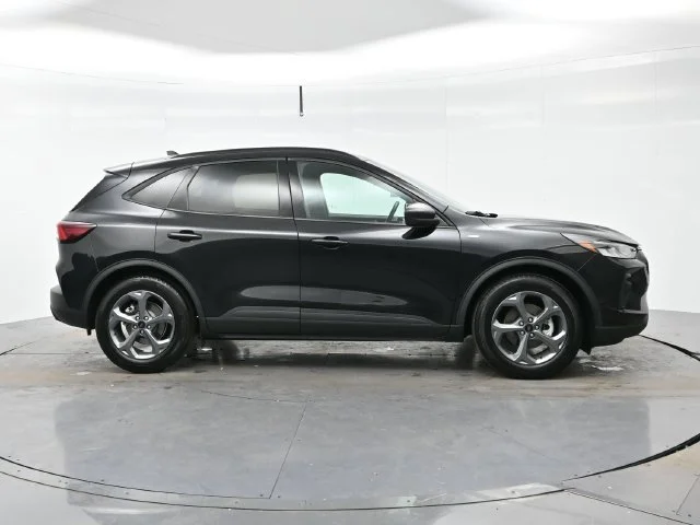 Used 2025 Agate Black Metal Ford ST-Line image 8