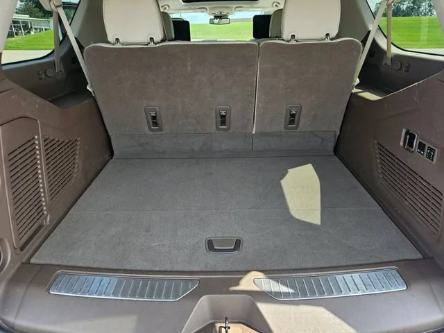 Used 2023 White Frost Tricoat GMC Denali image 23