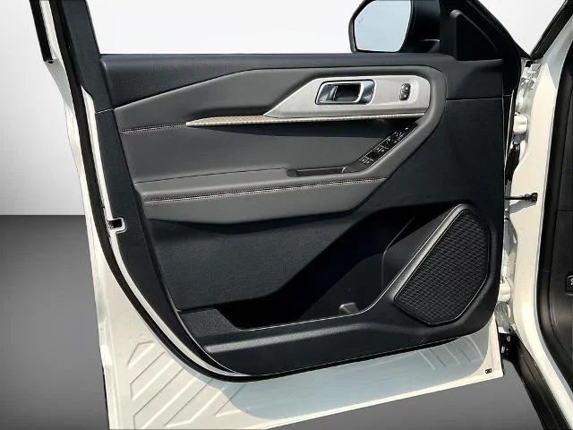 New 2026 Star White Metallic Tri-Coat Ford Active image 62