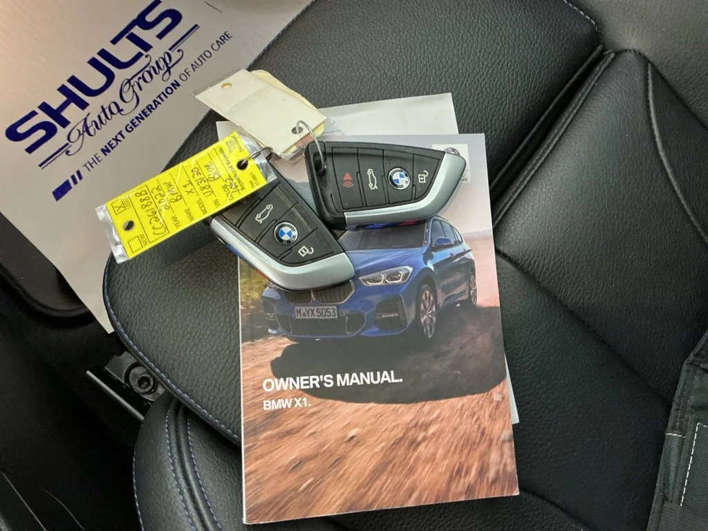 Used 2022 Blue BMW xDrive28i image 27