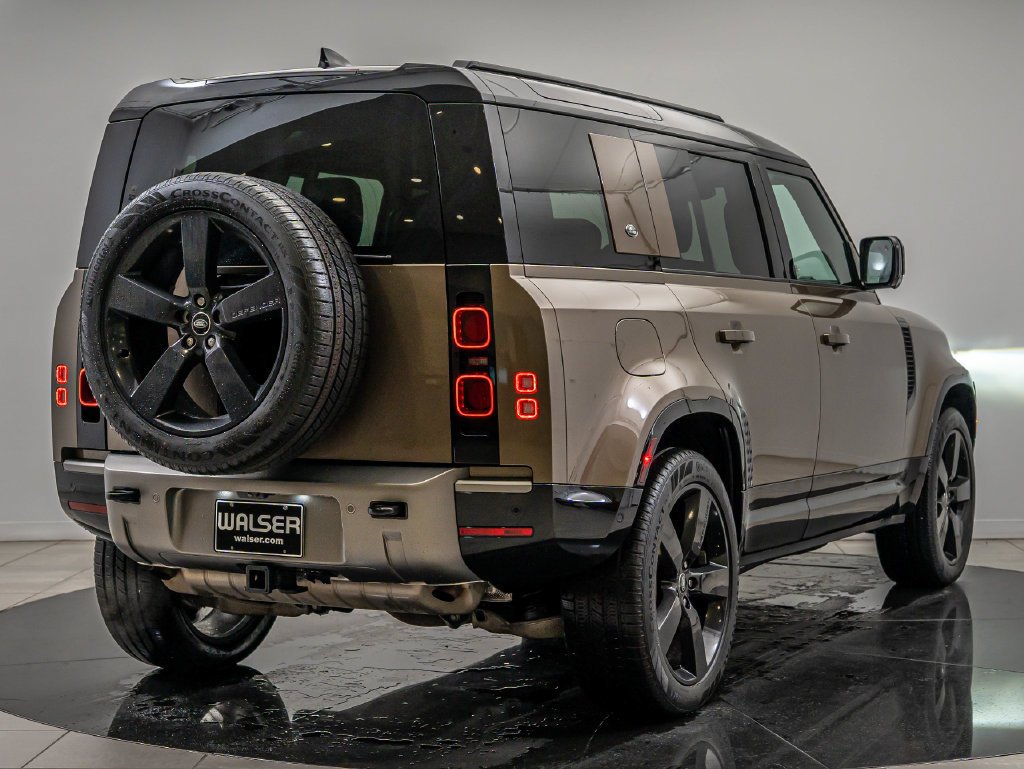 Used 2024 Gondwana Stone Metallic Land Rover X-Dynamic SE image 10