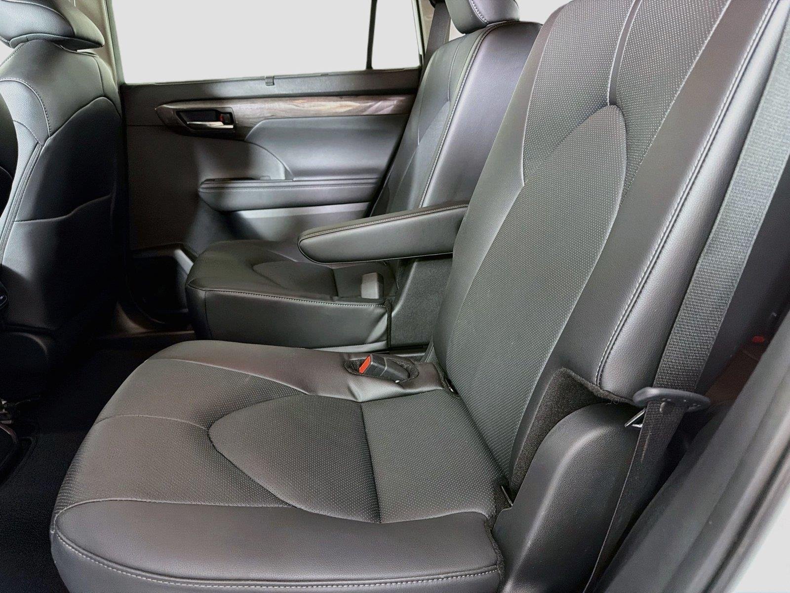 Used 2024 Wind Chill Pearl Toyota Limited image 24