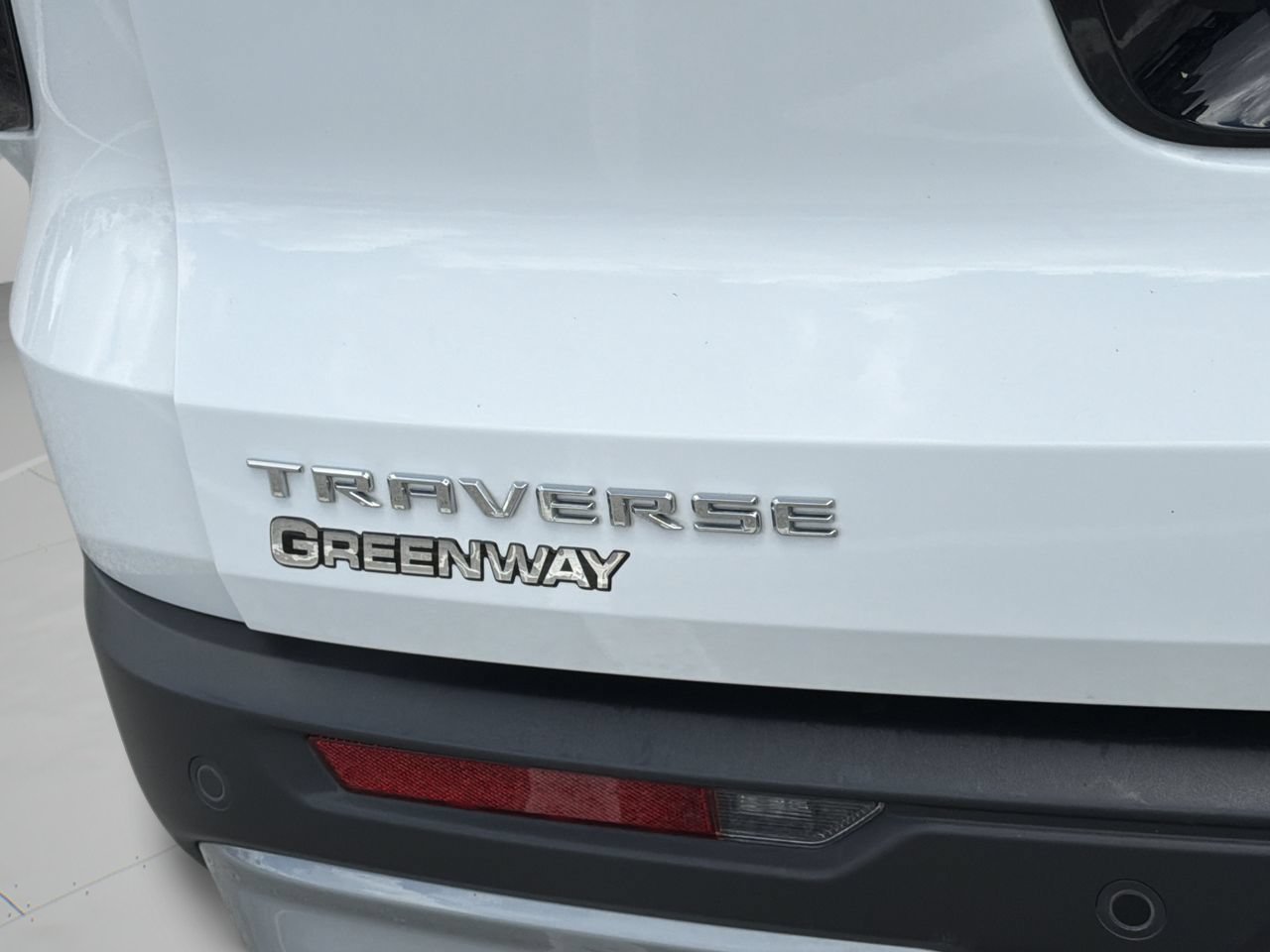 Used 2025 Summit White Chevrolet LT image 10