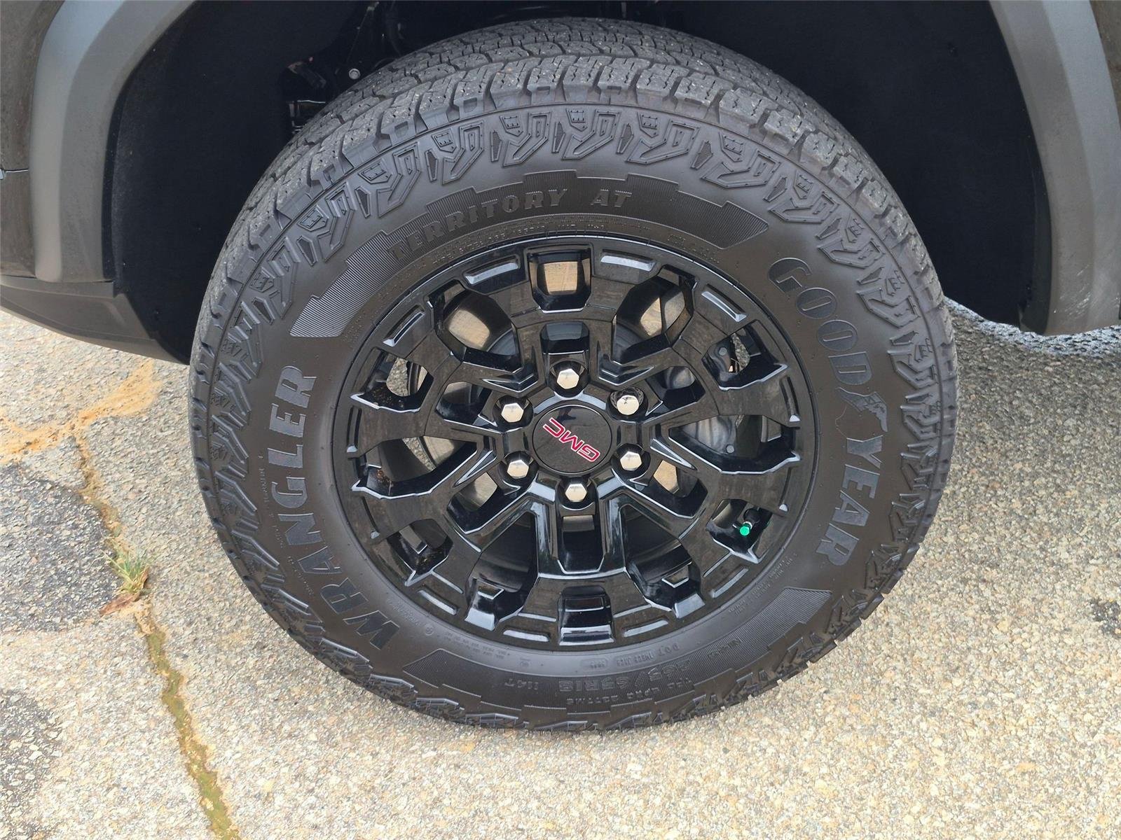 Used 2026 Onyx Black GMC 2WD Elevation image 10