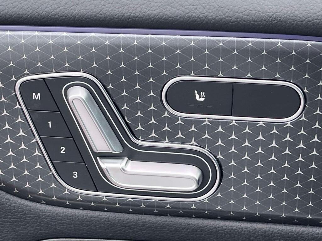 New 2026 Polar White Mercedes-Benz GLB 250 image 29