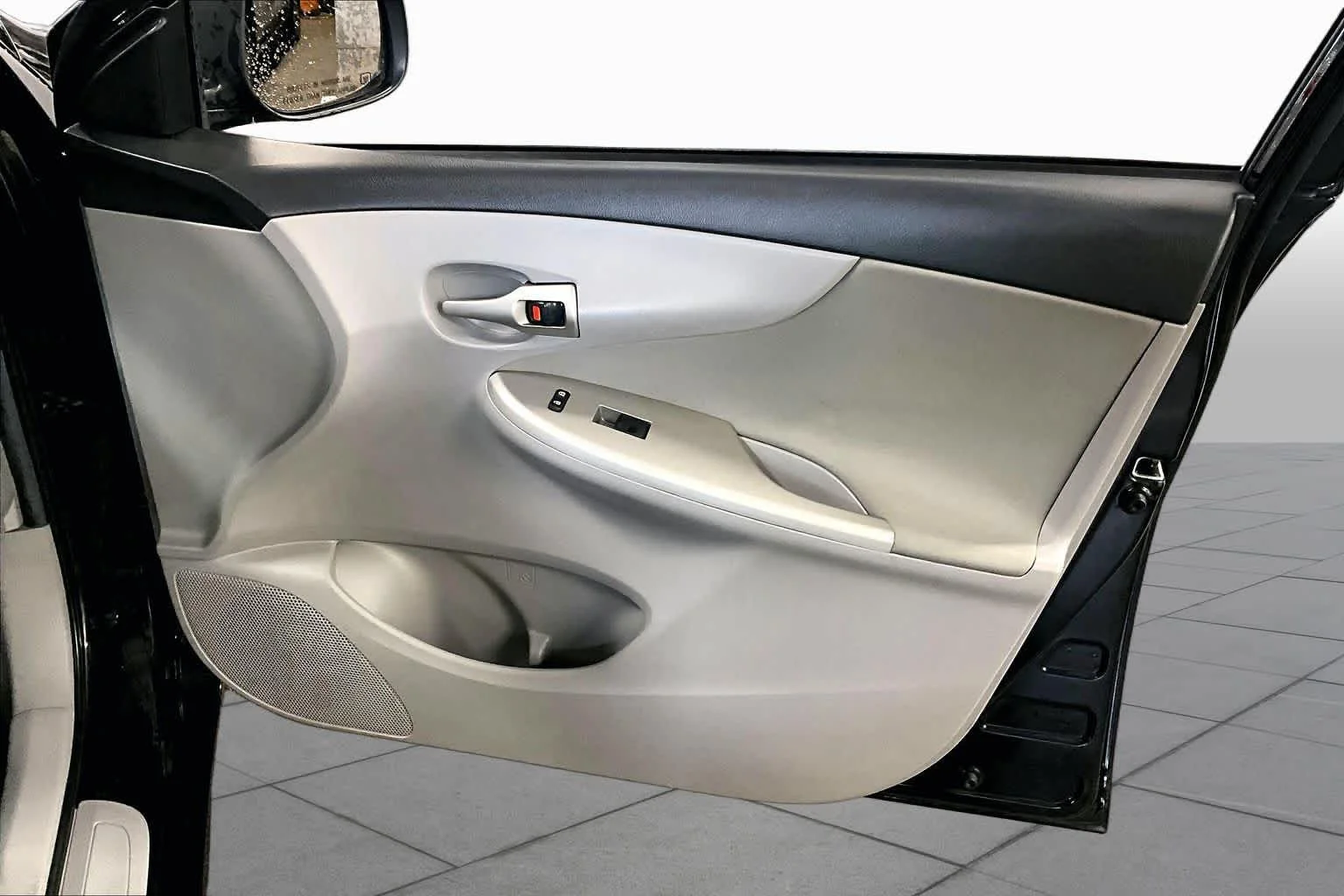 Used 2013 Black Sand Pearl Toyota LE image 21