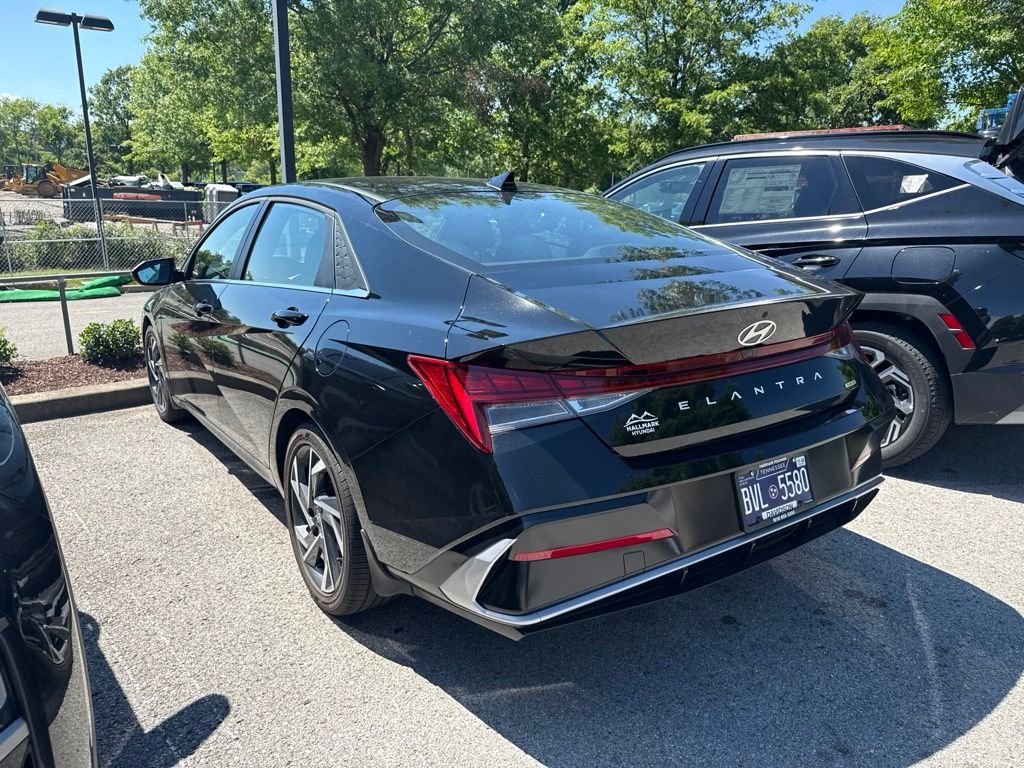 Used 2025 Black Hyundai Limited image 5