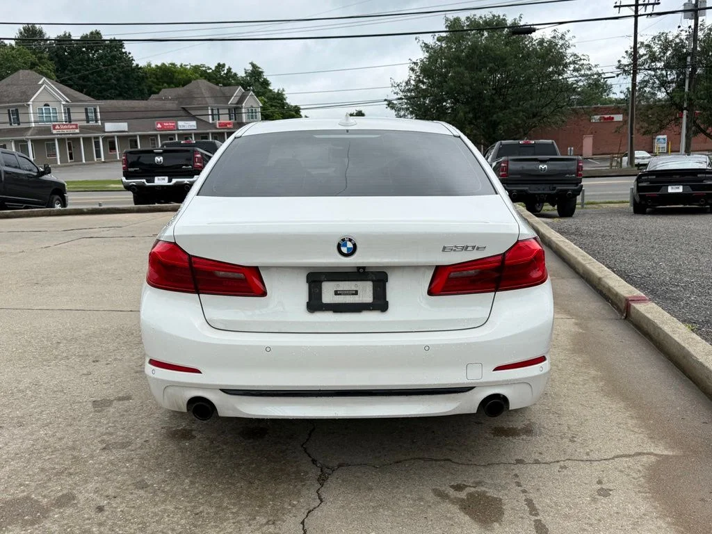 Used 2018 White BMW 530e iPerformance image 7