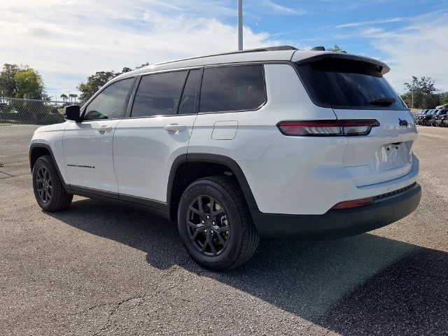 New 2027 Bright White Clear-Coat Paint Jeep Laredo Altitude image 6