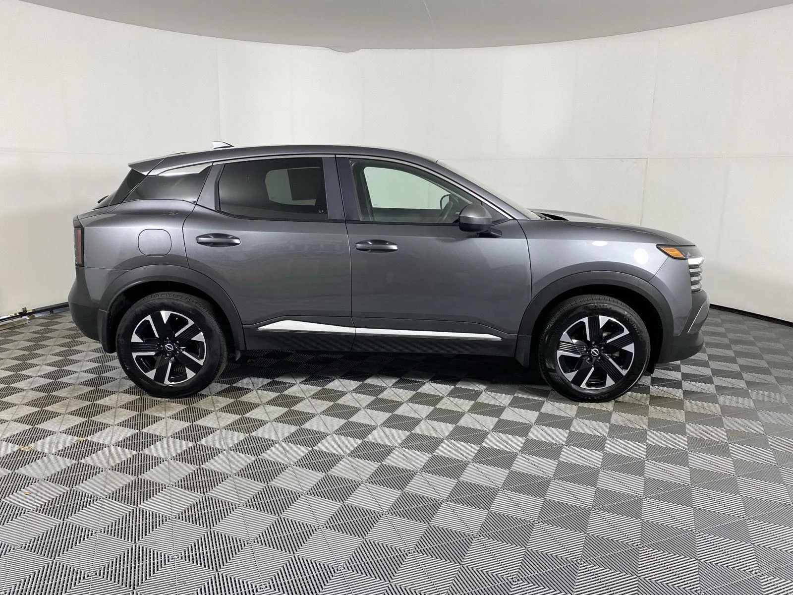 Used 2025 Gun Metallic Nissan SV image 9