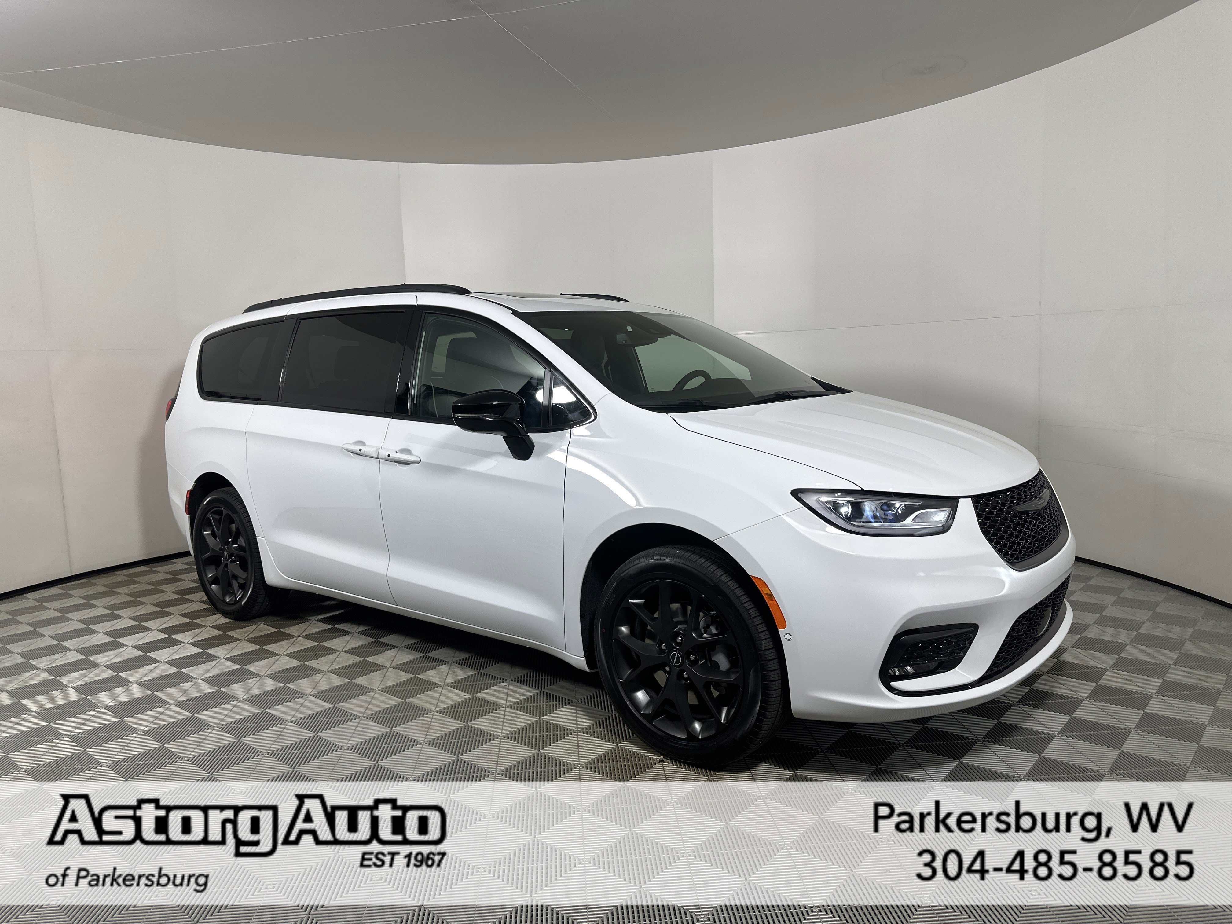 2026 Chrysler Pacifica Limited AWD's photo