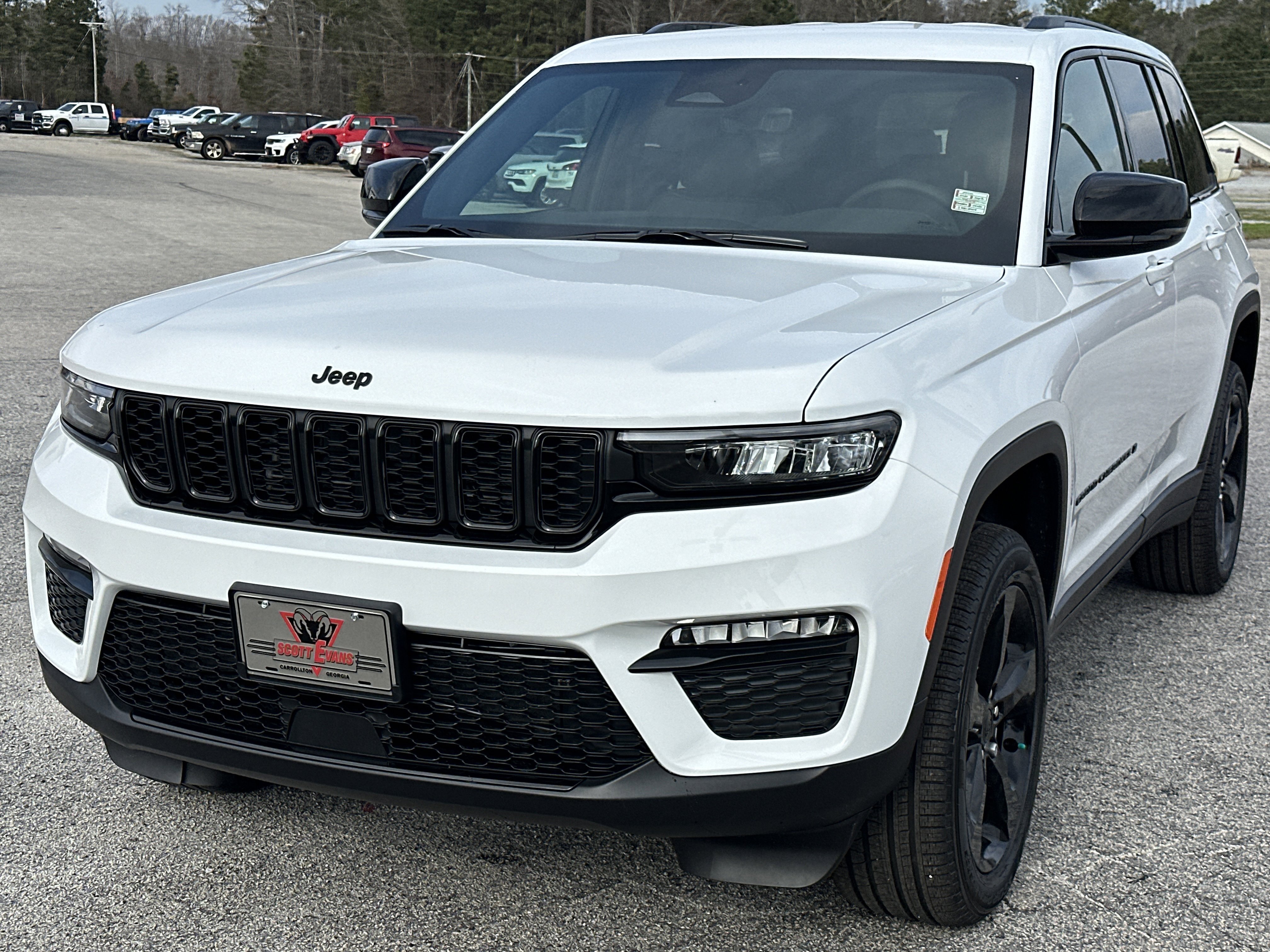 New 2025 Bright White Clear-Coat Exterior Paint Jeep Limited image 4