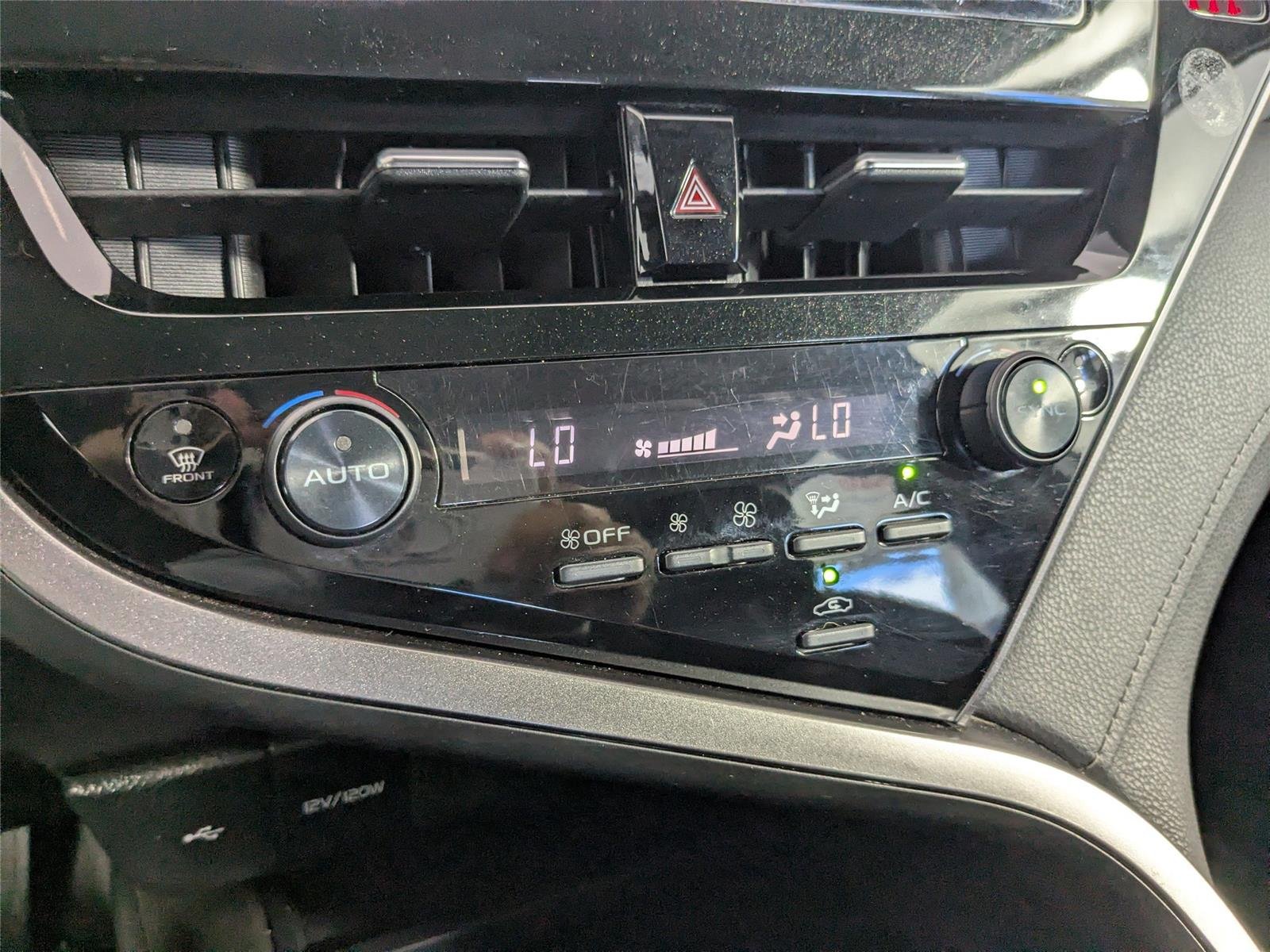 2022 Toyota Camry SE - Photo 16