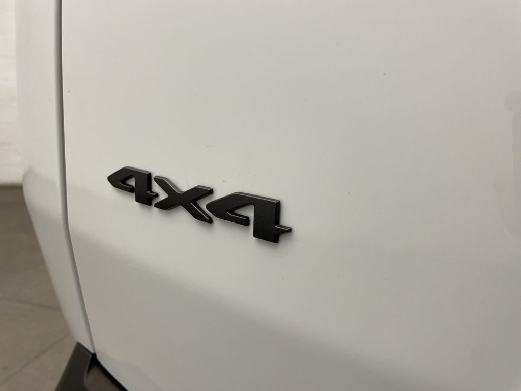 New 2026 Bright White Clear-Coat Exterior Paint Jeep Limited image 6