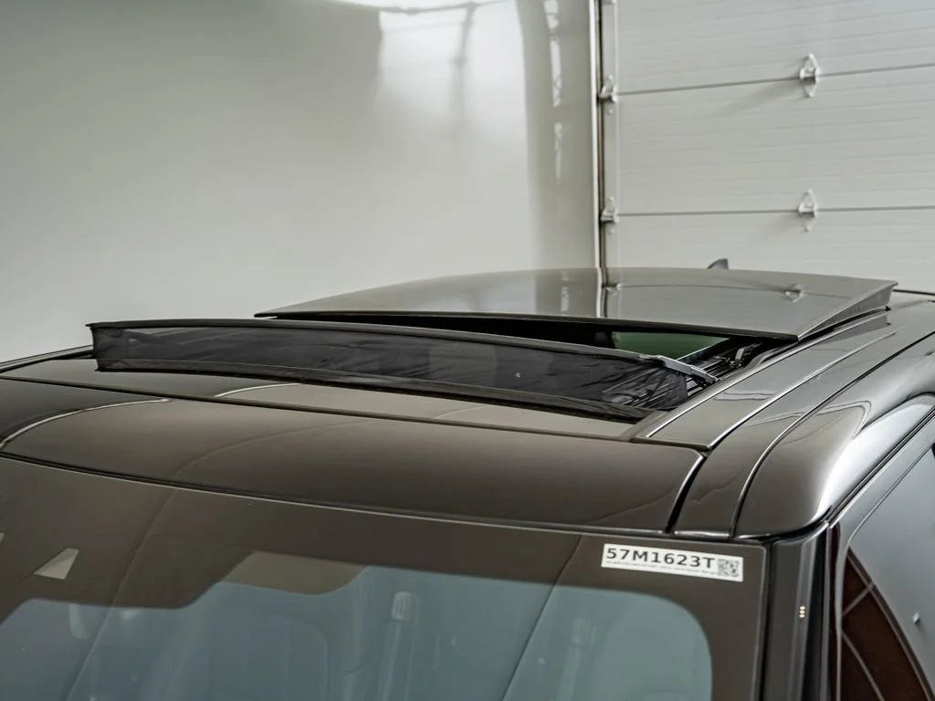 Used 2021 Eiger Gray Metallic Land Rover HSE Silver Edition image 17