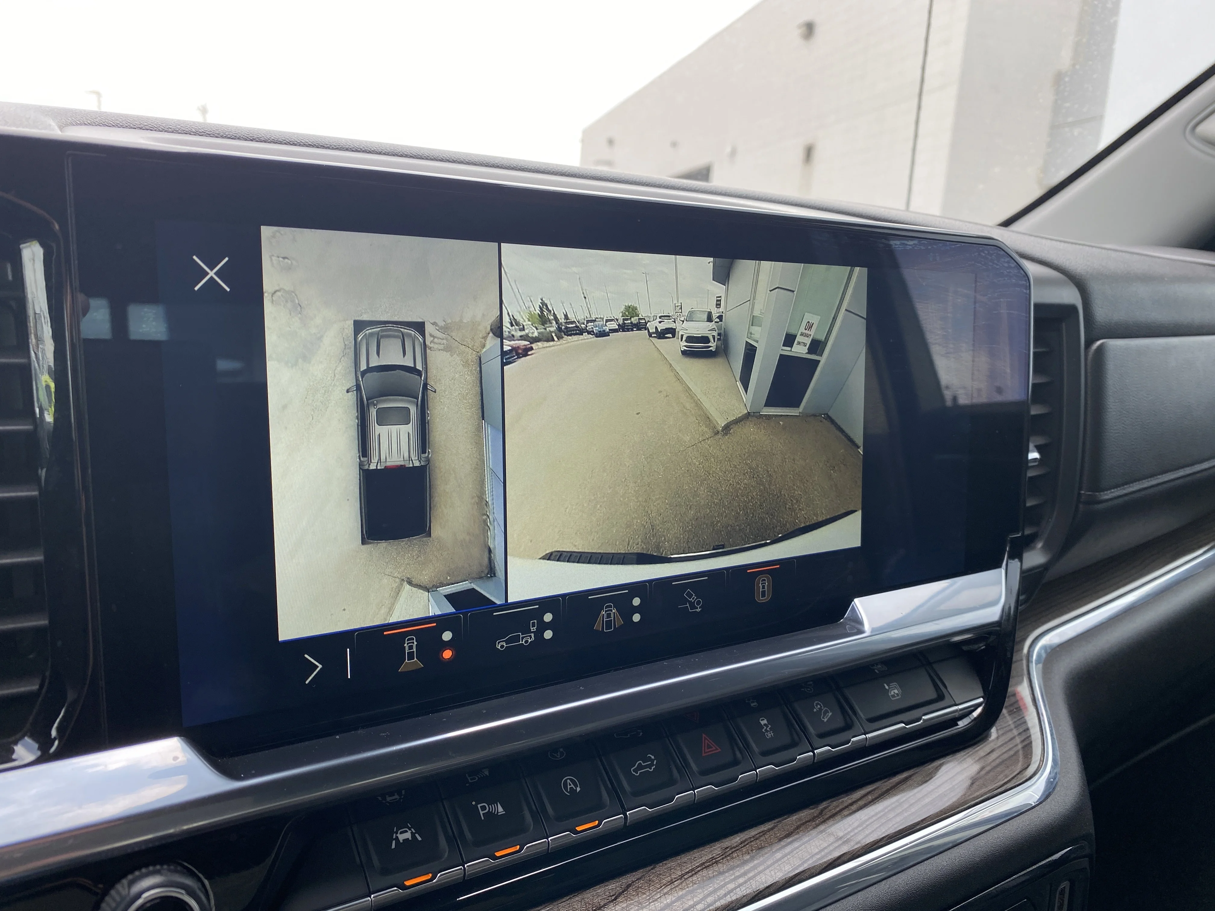 Used 2024 White Chevrolet LT Crew Cab * TOW PACKAGE * 360 CAMERA * NAVIGATION * image 17