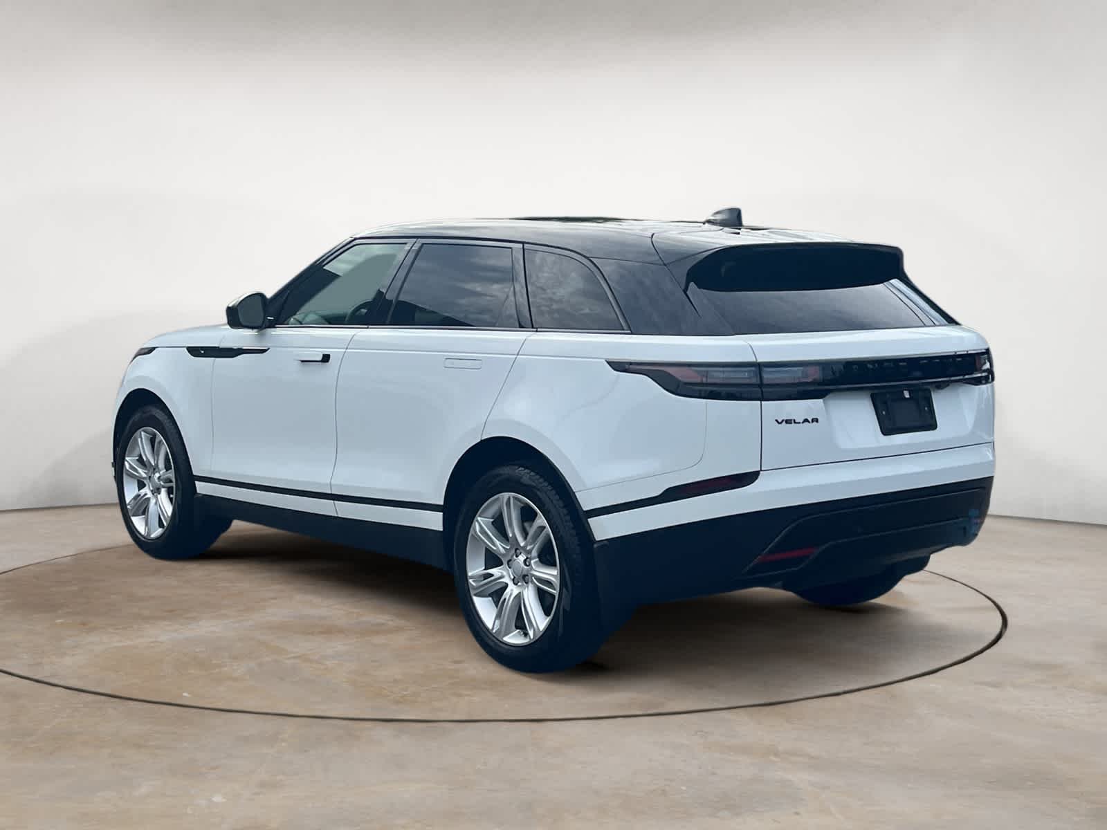 Used 2026 Fuji White Land Rover S image 3