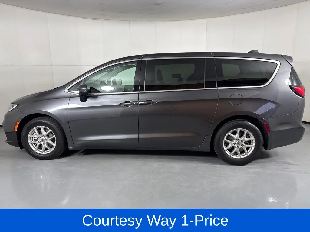 Used 2023 Gray Chrysler Touring L image 6