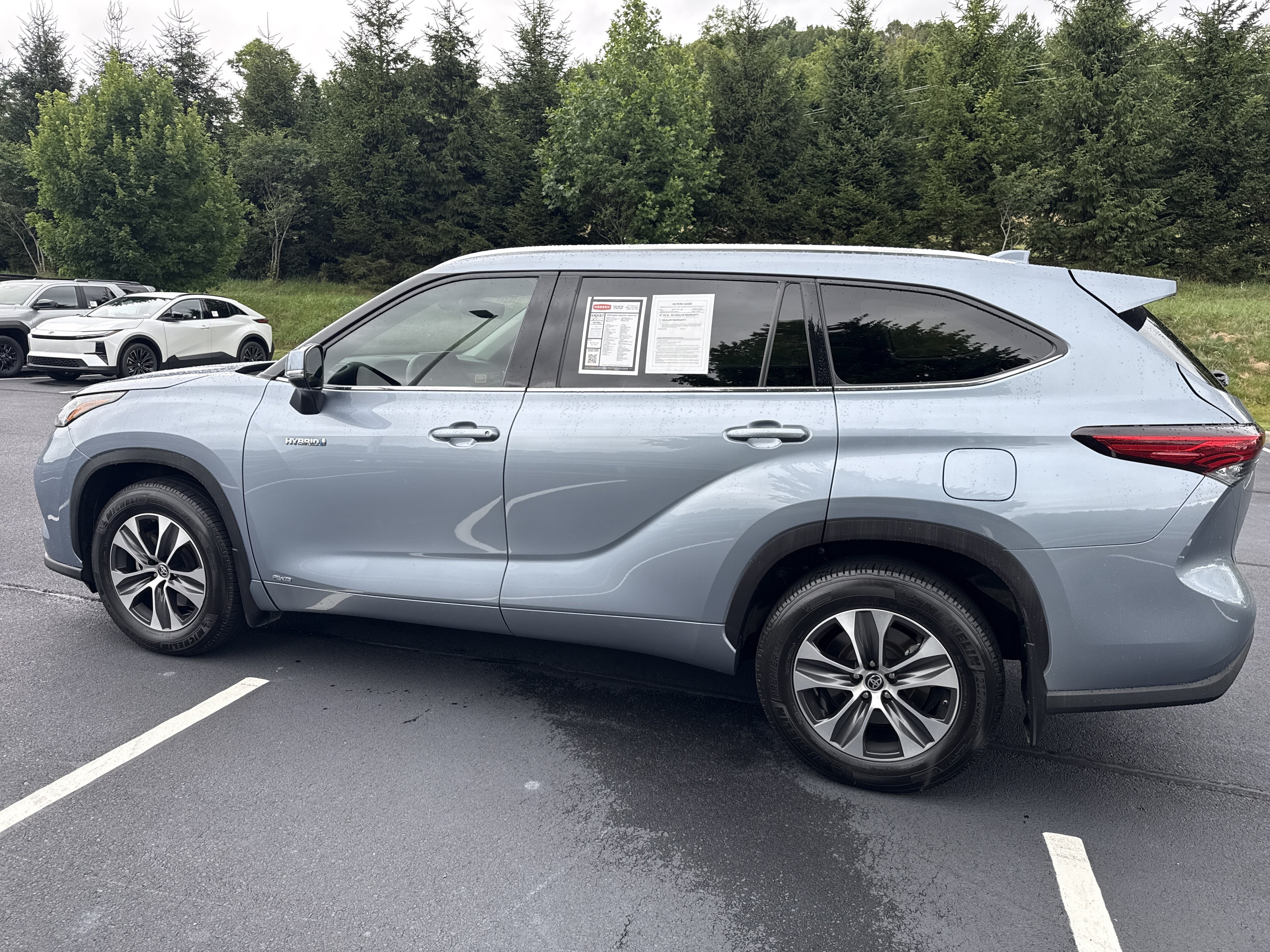 Used 2020 Moon Dust Toyota Hybrid XLE image 5