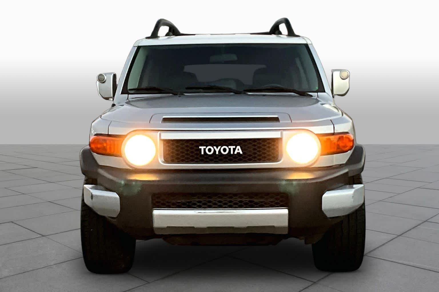 Used 2008 White/Titanium Metallic Toyota  image 3