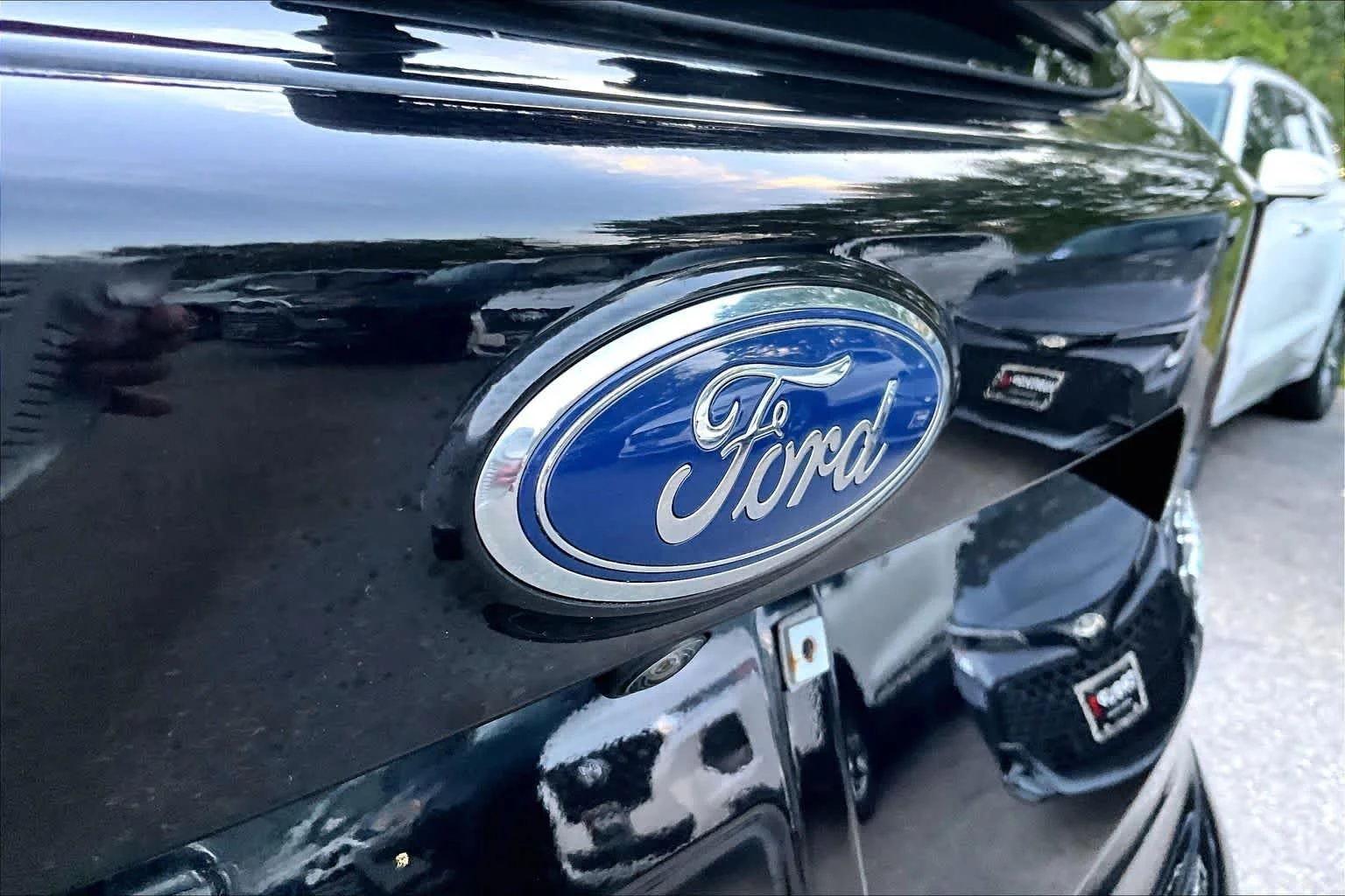 Used 2019 Agate Black Ford SE image 29