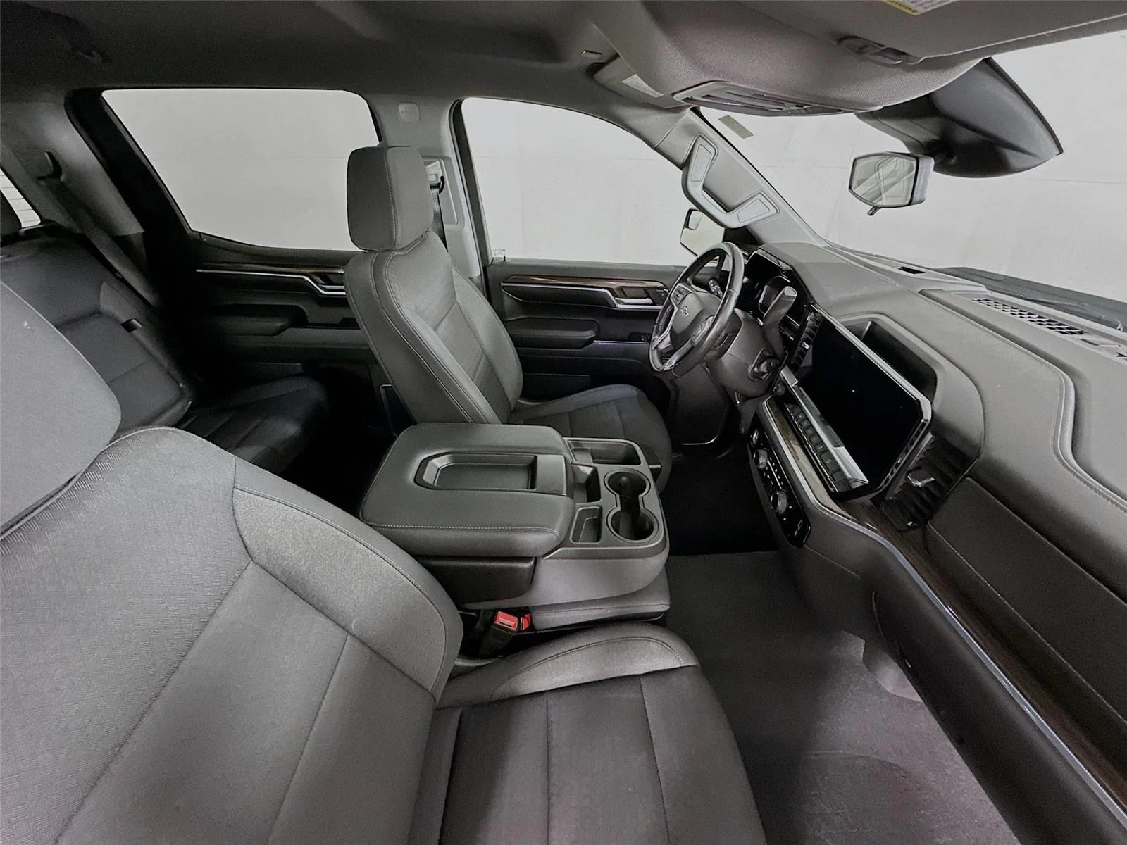 Used 2022 Silver Ice Metallic Chevrolet RST image 27