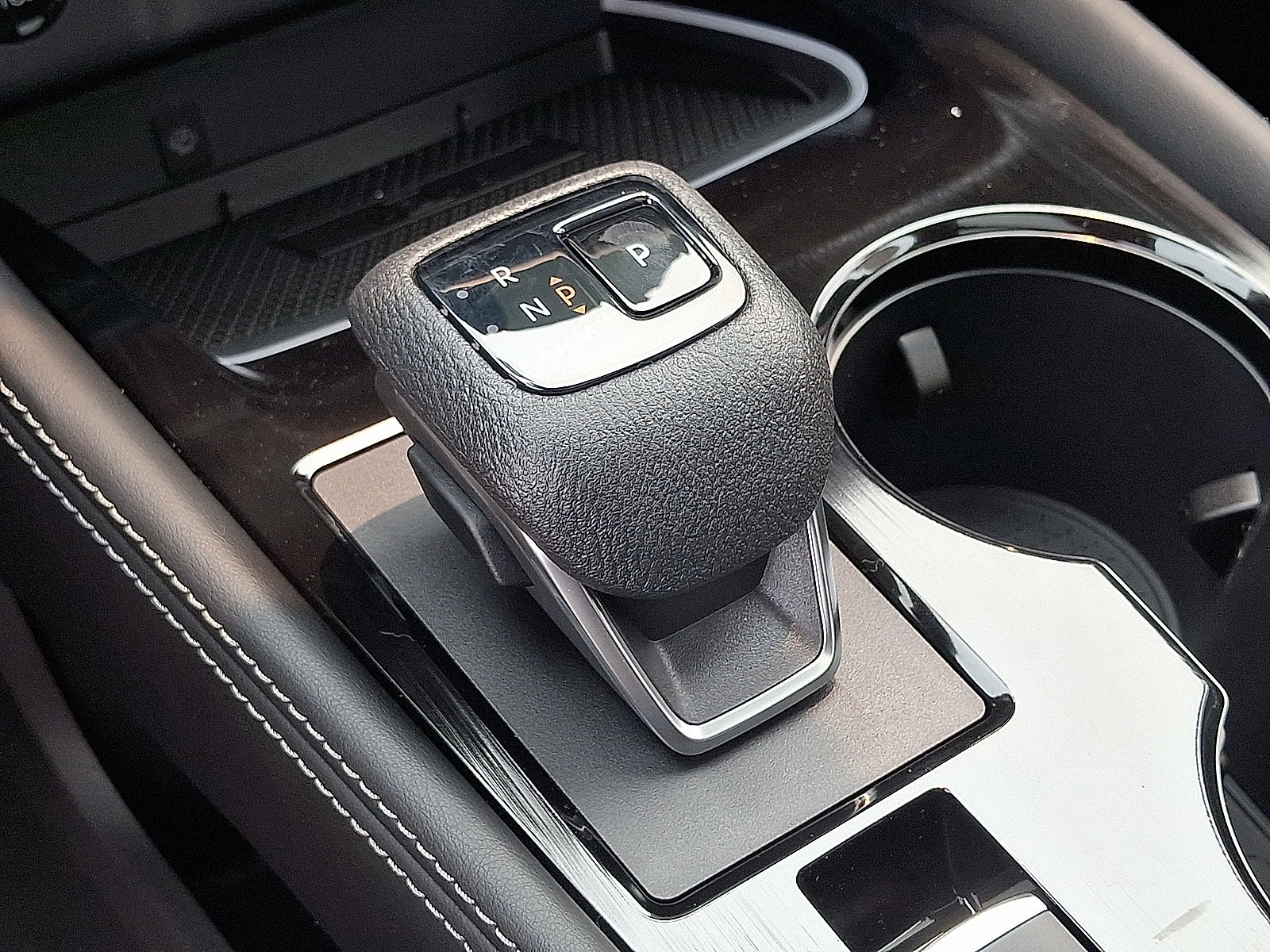 New 2026 Boulder Gray Pearl / Super Black Two-tone Nissan Platinum image 9
