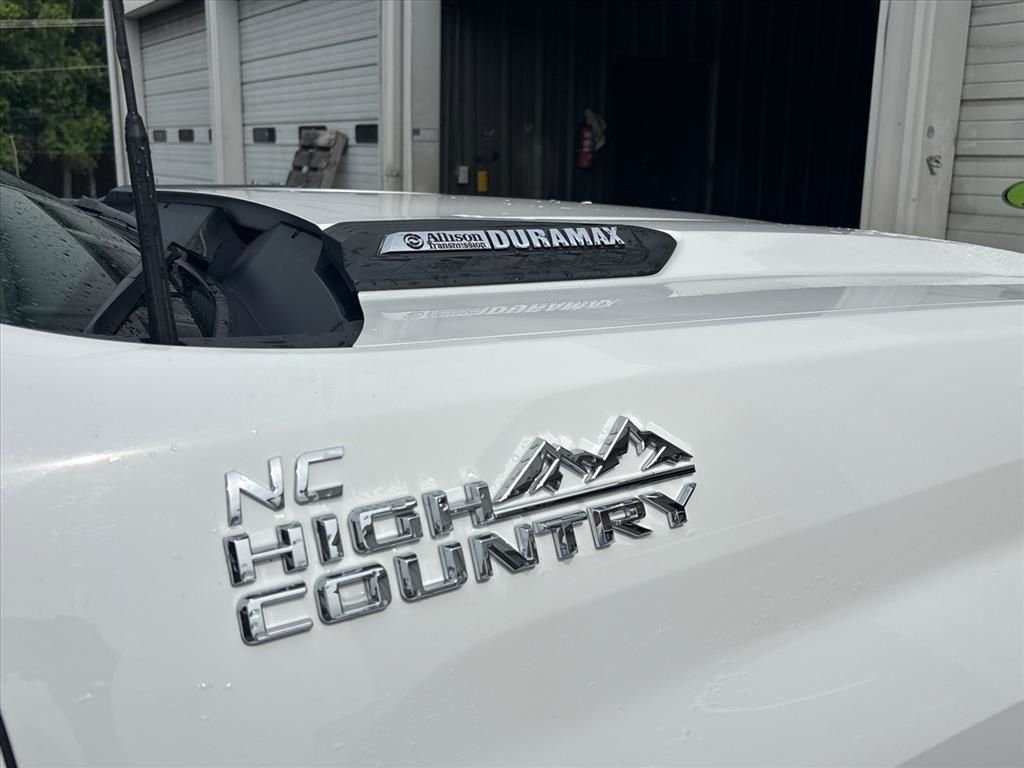 Used 2020 White Chevrolet High Country image 14